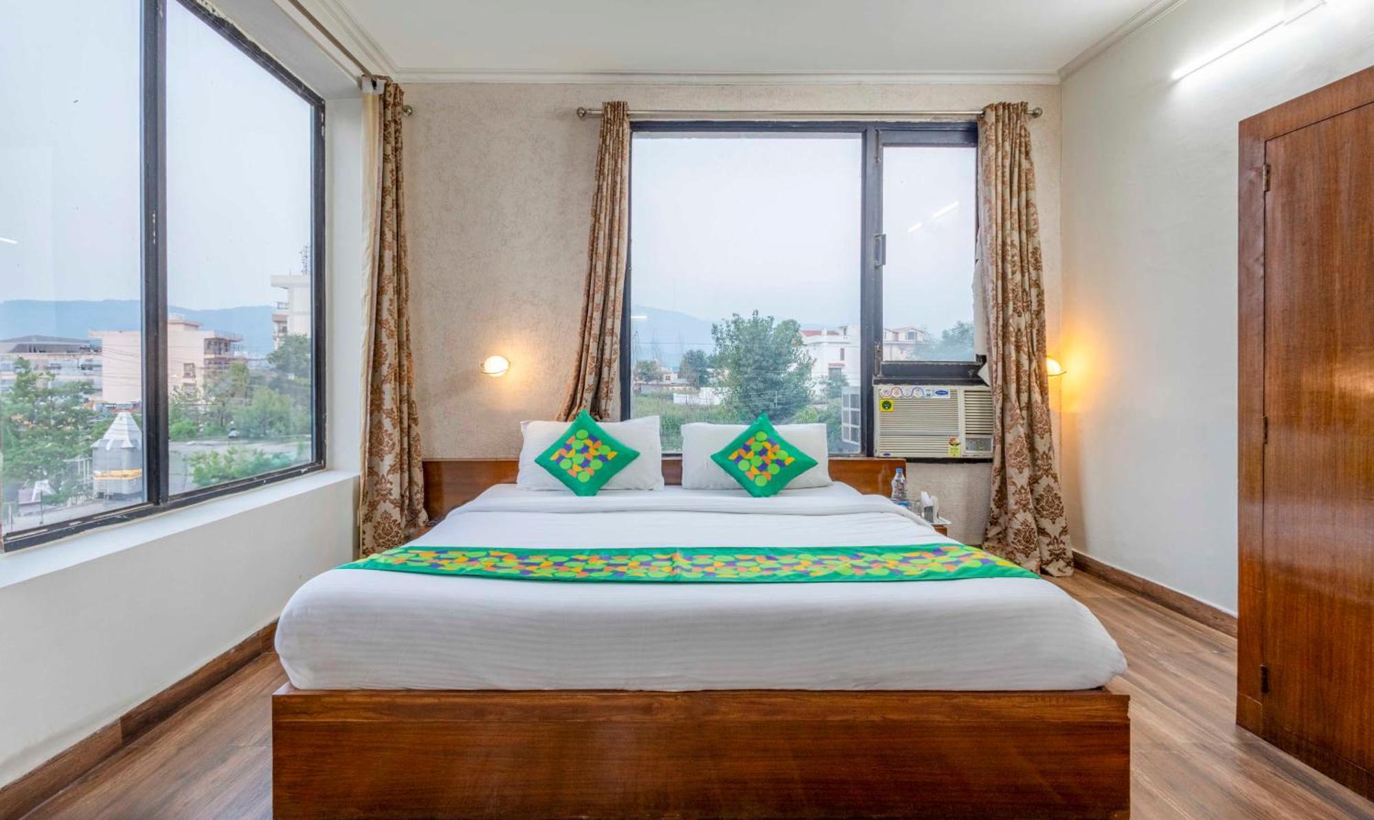 Treebo Maurice Hotel Baddi Buitenkant foto